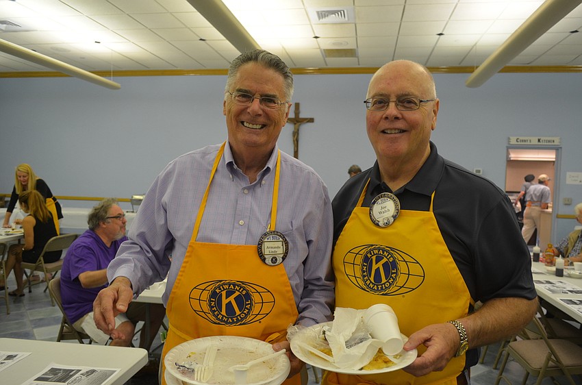 Armando Linde and Kiwanis Club President Joe Walsh