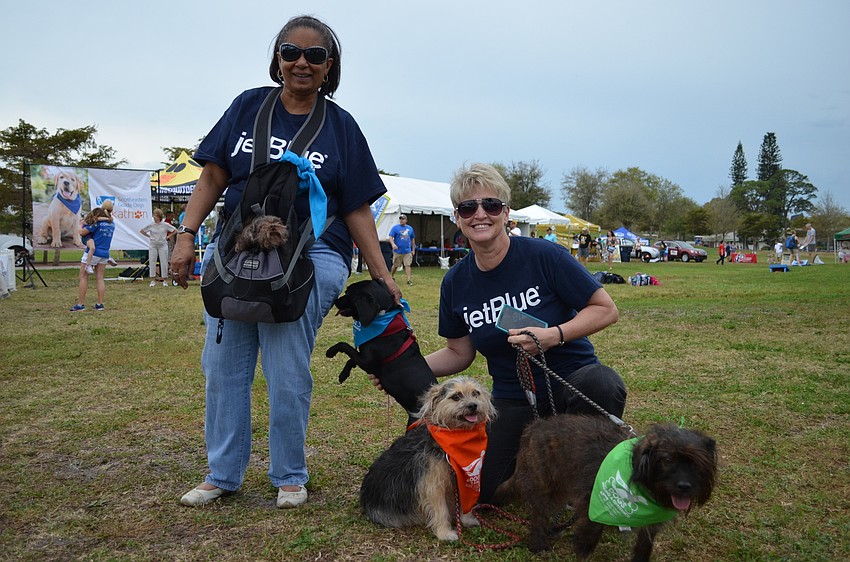 Patsy Twitty and Kristine Hanrahan from Team Jet Blue with Clemma, Rosie, Molly and Rootbeer