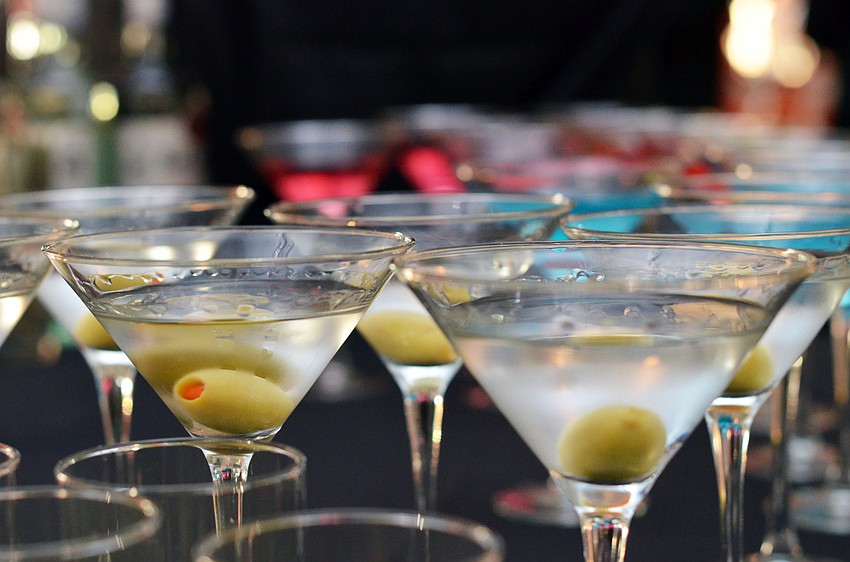 Guests enjoyed wine as well as other cocktails at JFCS Celebrity Chefs Food & Wine Tasting.