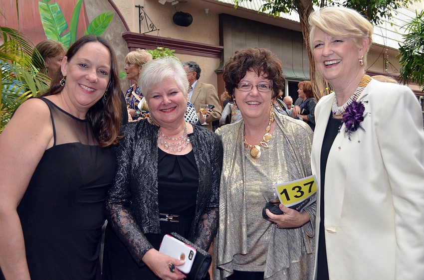 Kim Davis, Ruth Lando, Suzanne Dameron and Nola Hietbrink