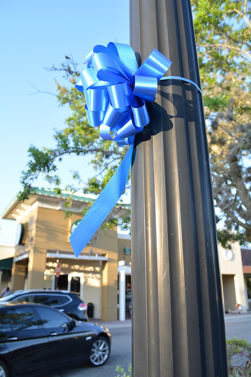 Lakewood Ranch Main Street carried the Light It Up Blue theme throughout the venue.
