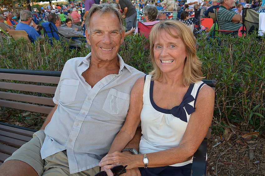 John Garda and Carol Bruchs find a cozy spot away from the crowd.