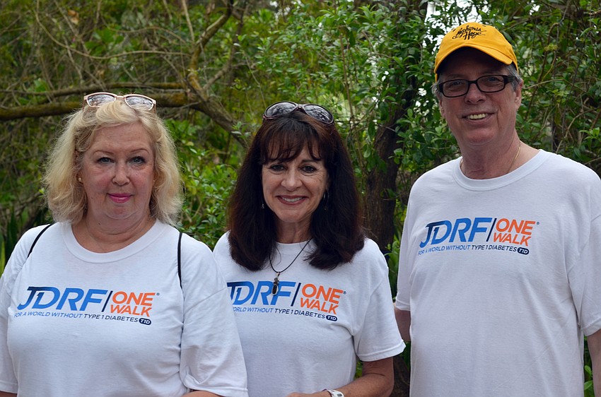 Annie Perry with Elyse and Tom Tomlinson