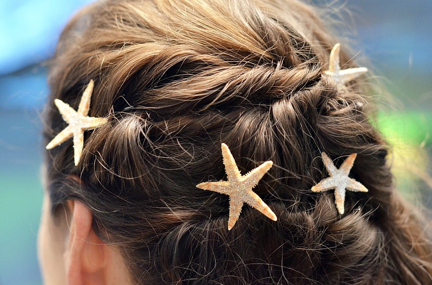 Paula Murray's hair was accented with starfish to go along with the theme 'Sea of Dreams.'