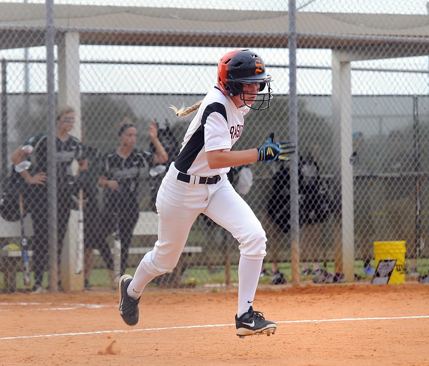 Sarasota's Sarah Mizen-Halperin races down to first base.