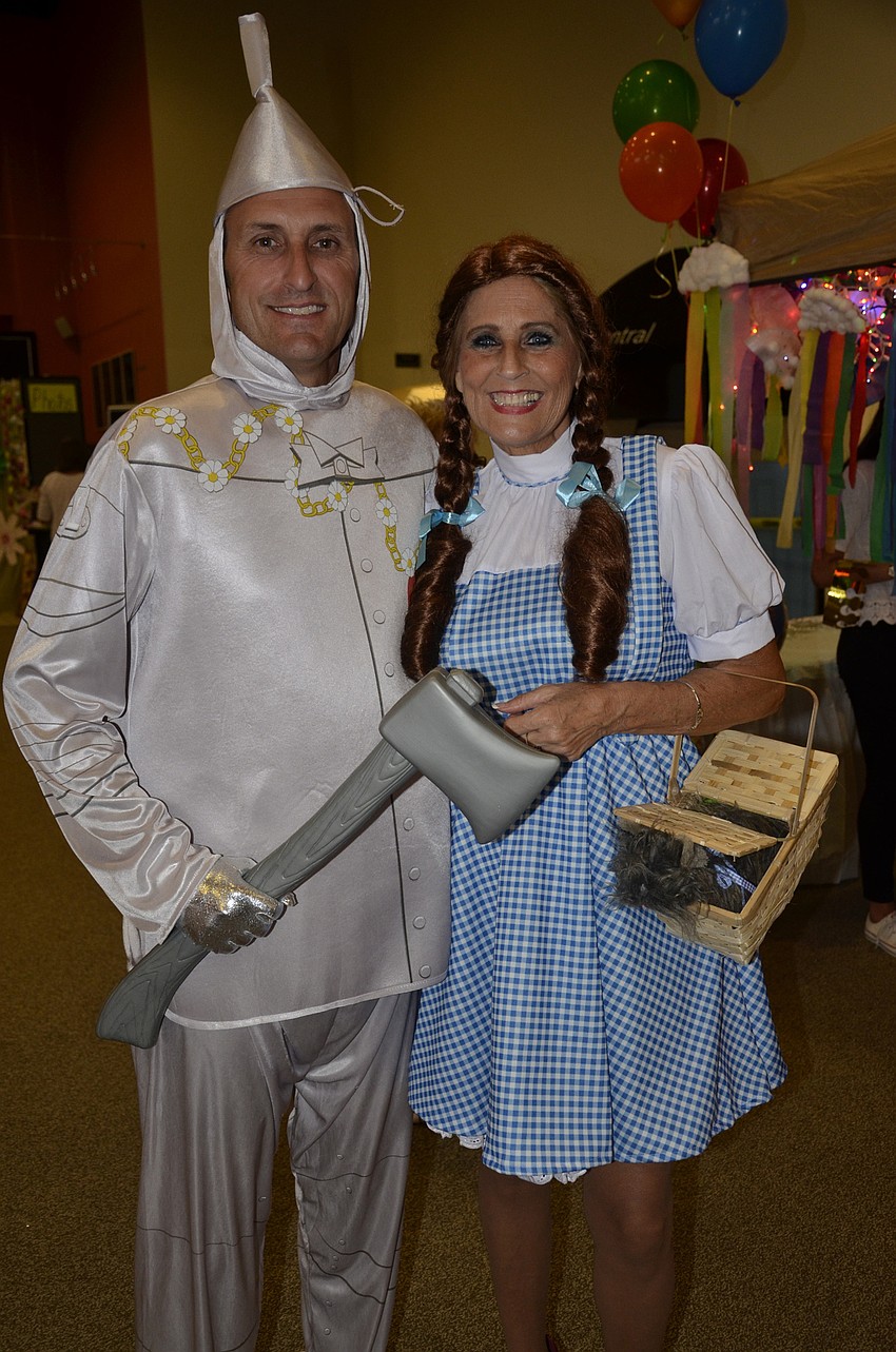 Volunteers Paul Taylor and Ginny Calcutti