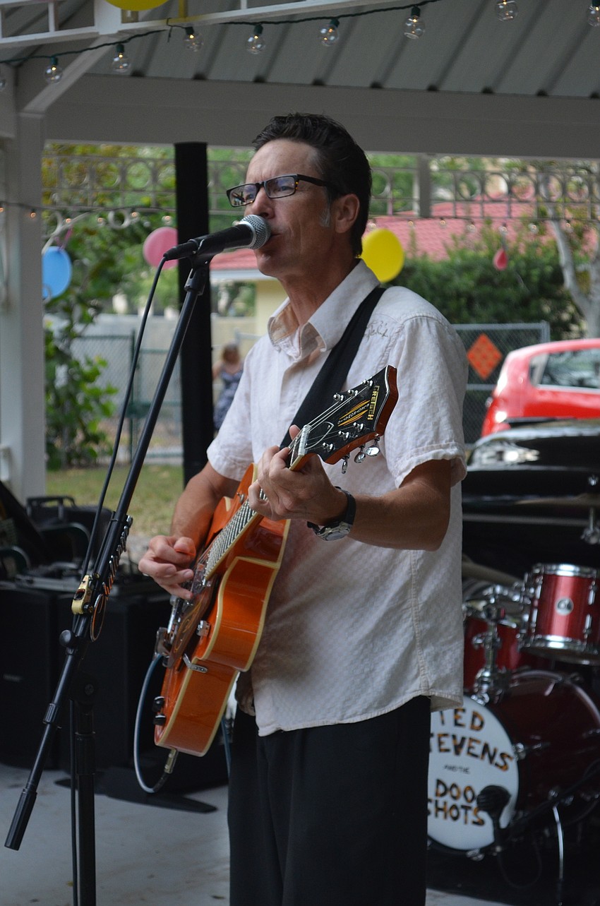 Ted Stevens performs along side the Doo-Shots.