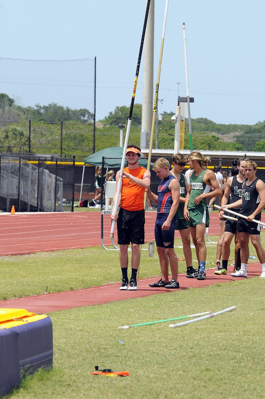 Eighteen athletes competed in the boys pole vault.