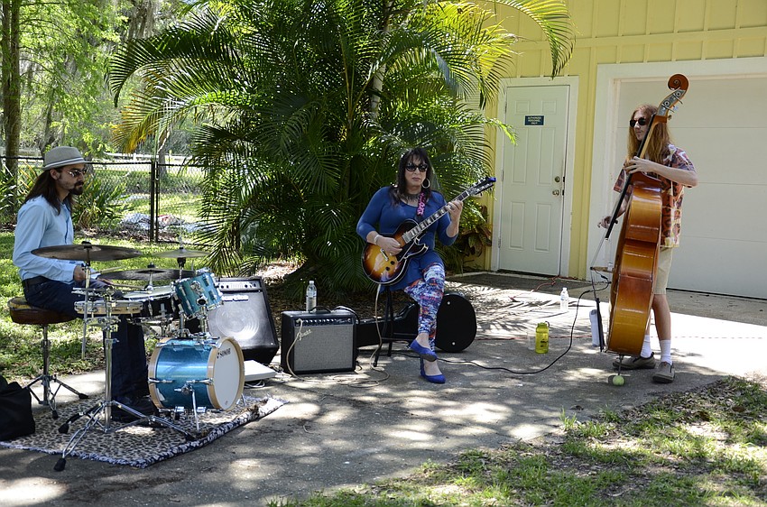 The Eddie James band — Eddie James, Jamie Gee and Jack Berry — played jazz for the event.