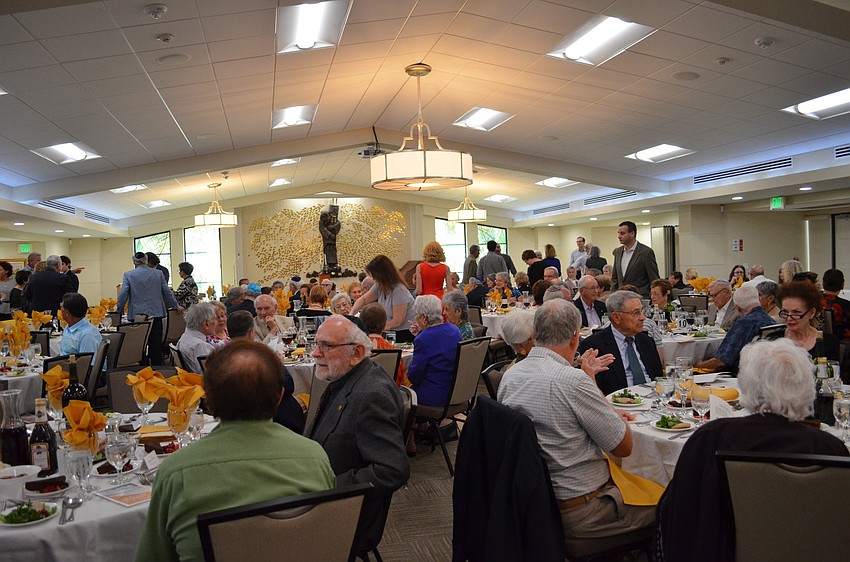 More than 200 guests and members of the Temple Emanu-El congregation enjoyed a Seder dinner.