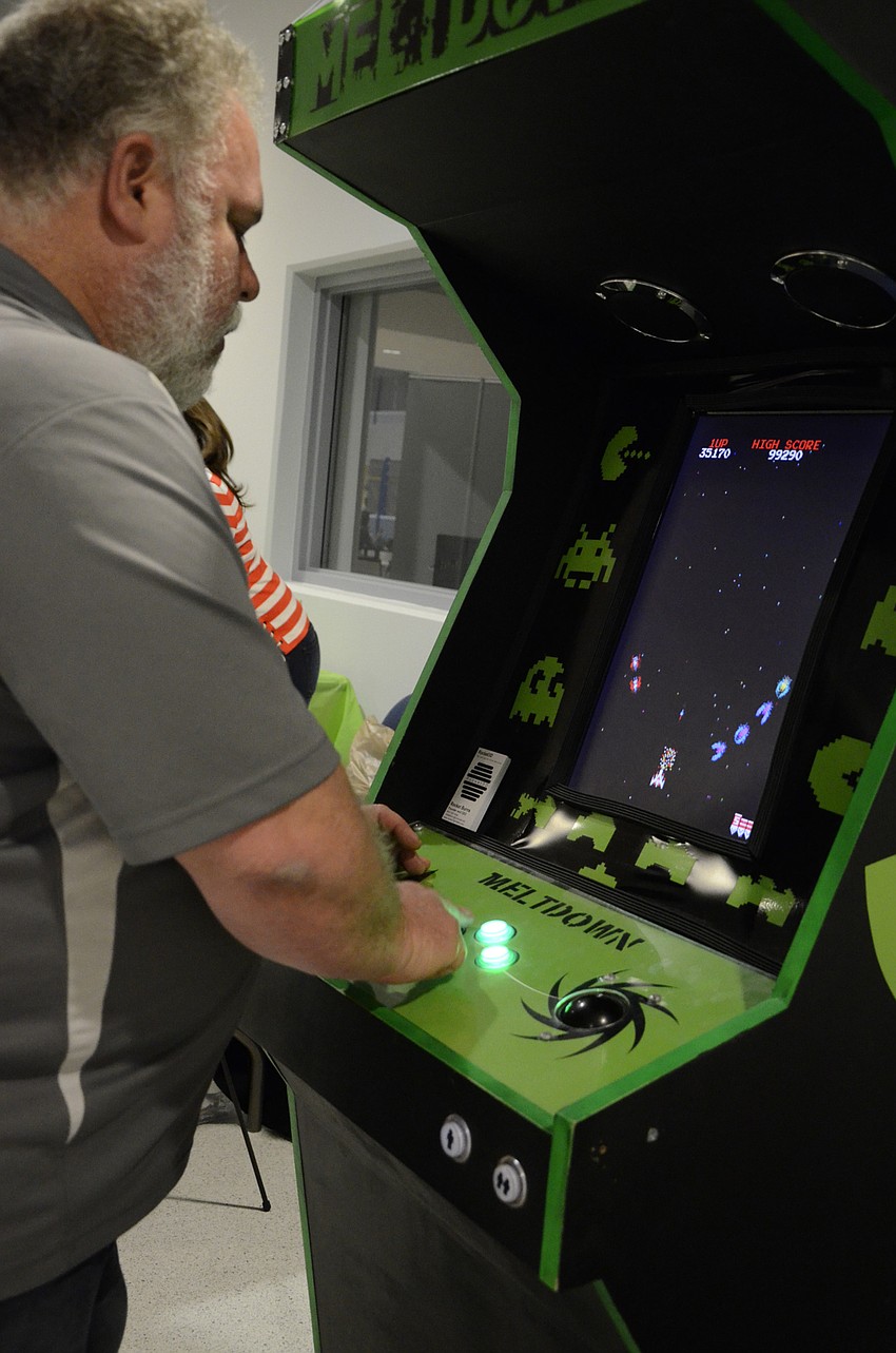 Bill Shaw of Tampa plays a round of Asteroids.