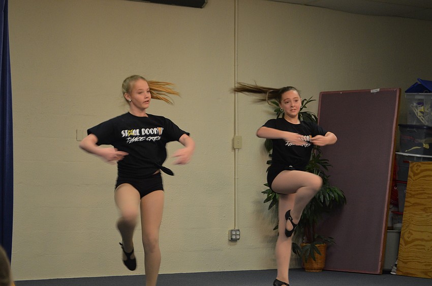 Zoe Ahl and Reegan Johnson from Stage Door Studios perform for guests.