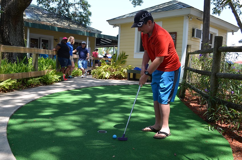 Dylan Mayes works on his putting before hitting the course.