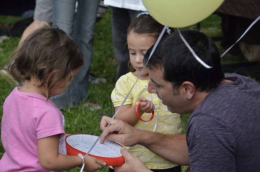 Eden and Elianna Tibi chat with their dad, Rotem.