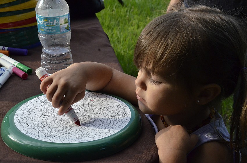 Charlotte Young colors a frisbee.