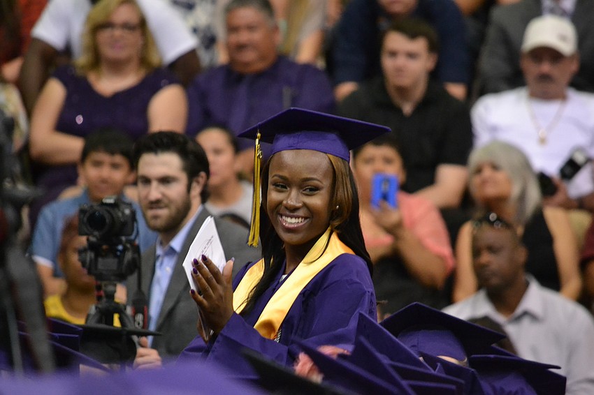 Students react to Shareef Grant's performance.