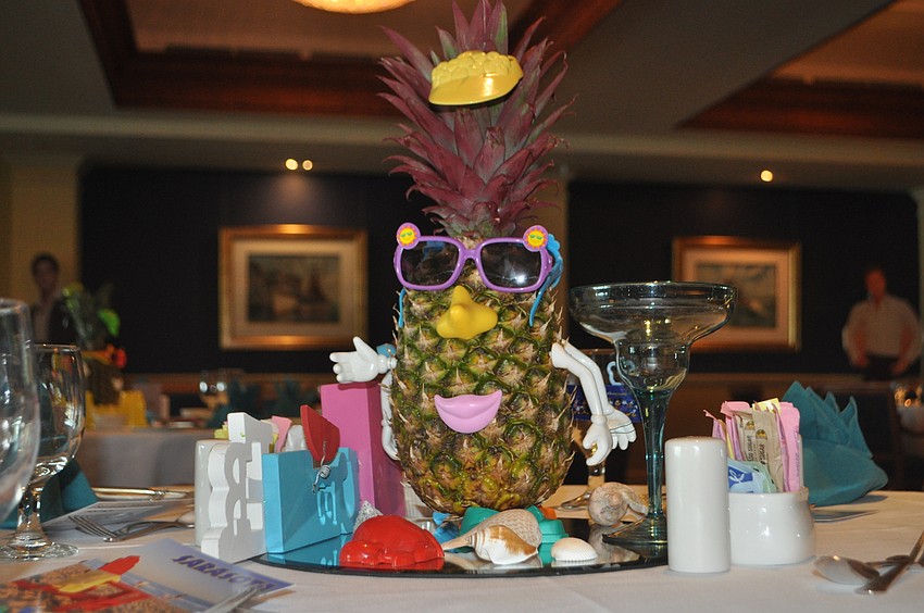 Centerpiece “Mrs. Pineapple Head”