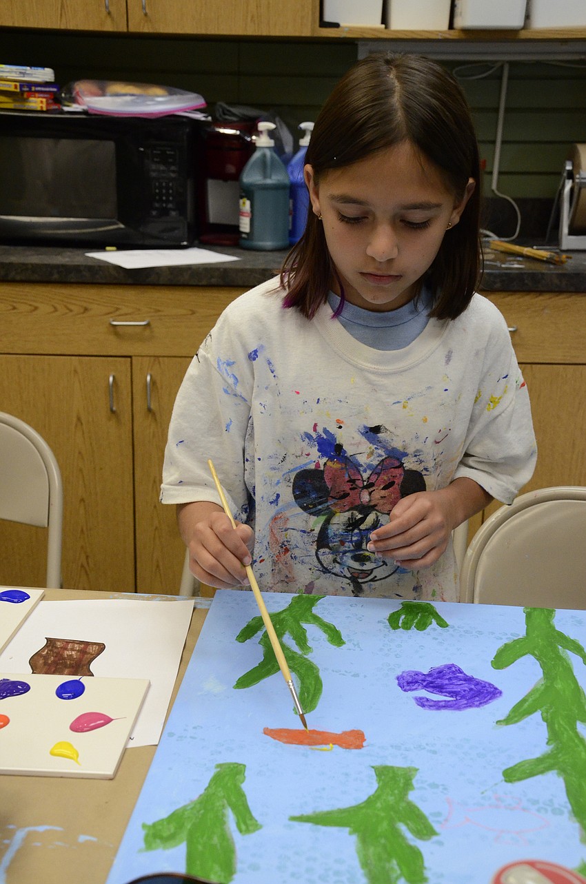 Kaia Sarwate of Texas fills in her clownfish.