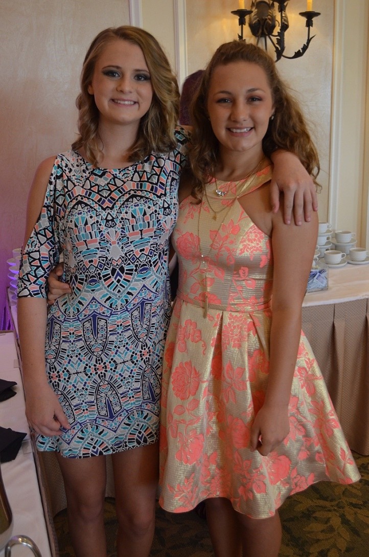 Fashion show models Gabriella and Brianna Tutera.