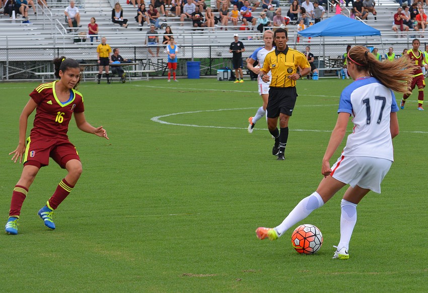 Kate Weisner changes direction to get away from Venezuela's Olimar Castillo.