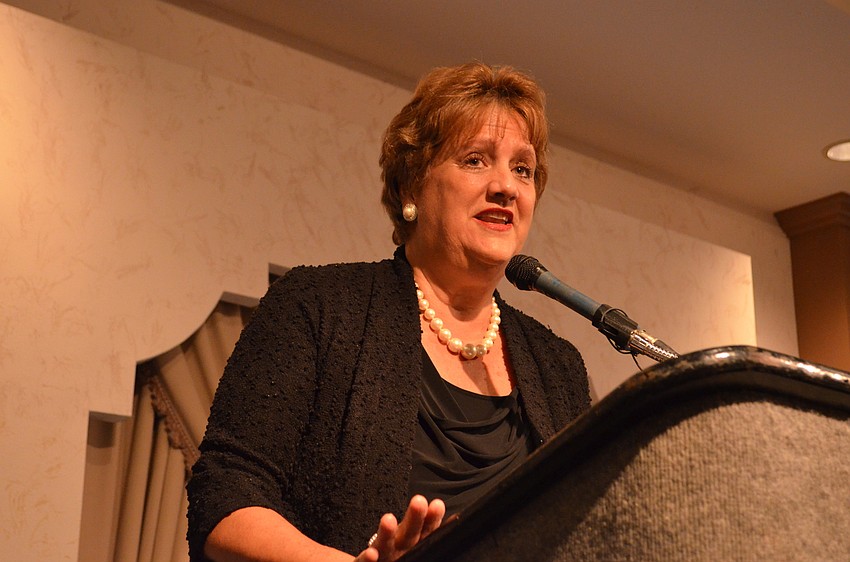 Alta Vista Elementary School Principal Barbara Shirley accepts the SCOPE 2016 Boundary Crosser award.