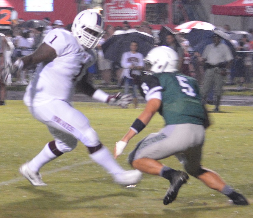 Braden River defensive tackle Deqwunn McCobb tries to squash Lakewood Ranch quarterback Justin Curtis.