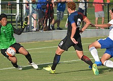 Guatemala keeper Diego Luna denies Joshua Sargent of the U.S . point blank in the first half. Defender Fausto Santizo was late getting to the play.