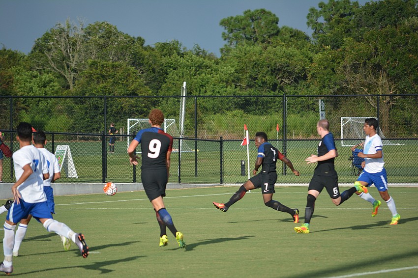 Ayomide Akinola finds a hole in the defense and scores.