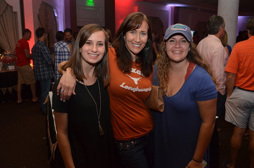 Sydney, Stacy and Samantha Hanan.