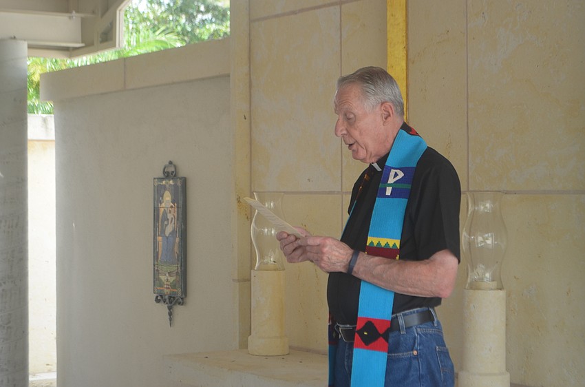 Retired priest Ralph McGimpsey led the Saturday morning service.