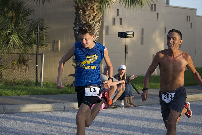 Connor Wozniak crosses the finish line ahead of Hector Guzman.