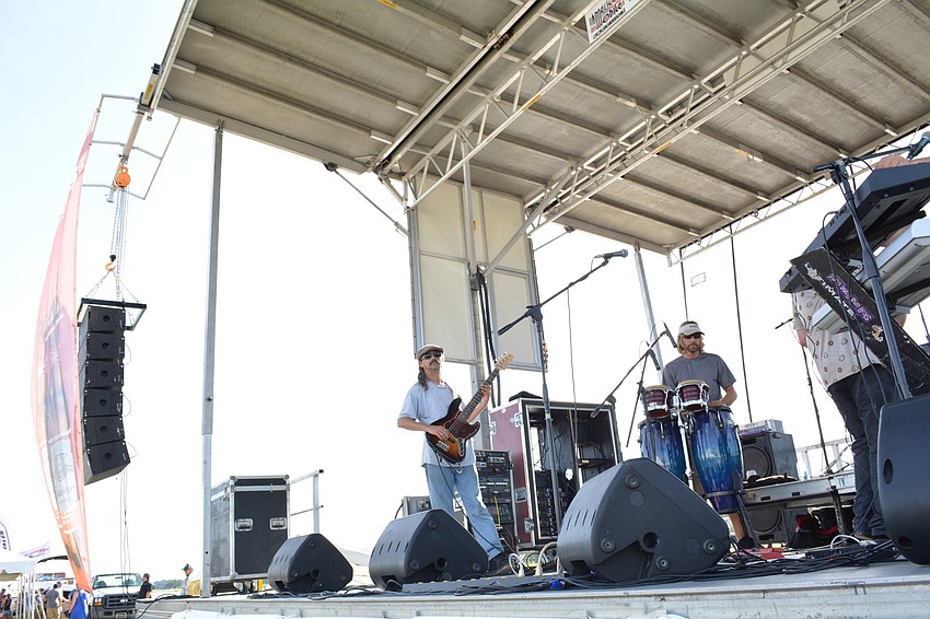 Das Funk Haus warms up the crowd.