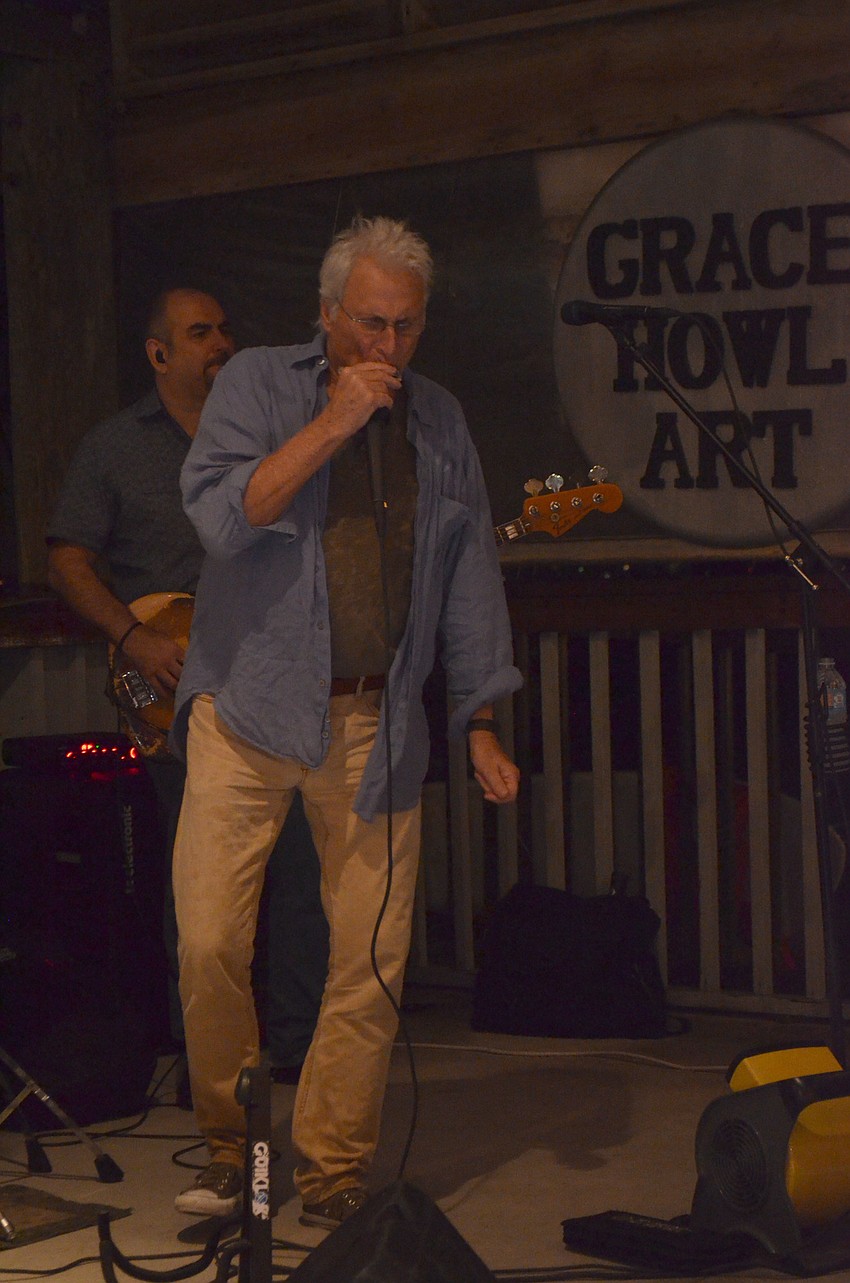 Jimmie Fadden of the Nitty Gritty Dirt Band joined Kettle of Fish on stage.