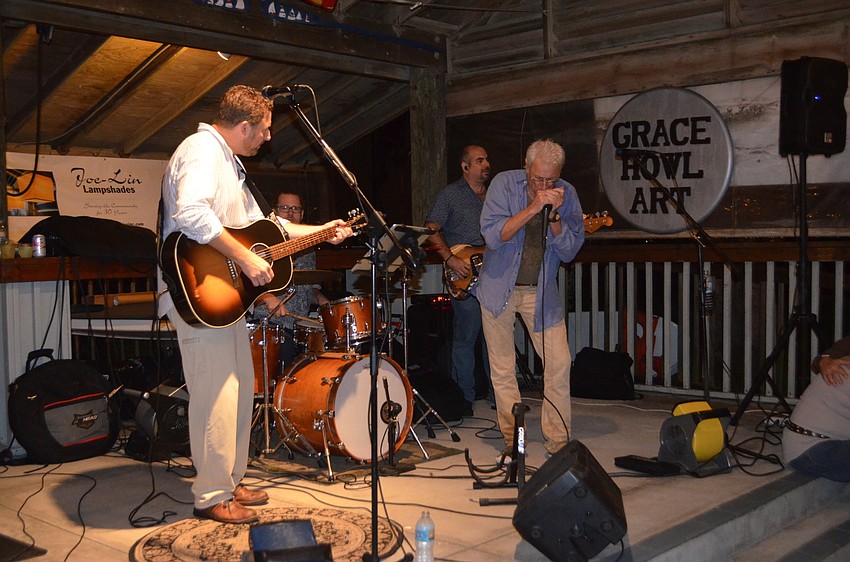 Jimmie Fadden of the Nitty Gritty Dirt Band joined Kettle of Fish on stage.