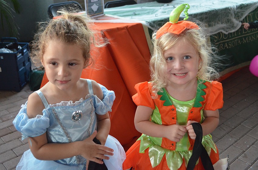 Abby Smith, 3, and Maicey Bolman, 3