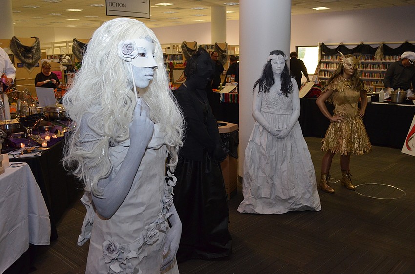 Guests were wowed by the impressive stillness of several live mannequins.