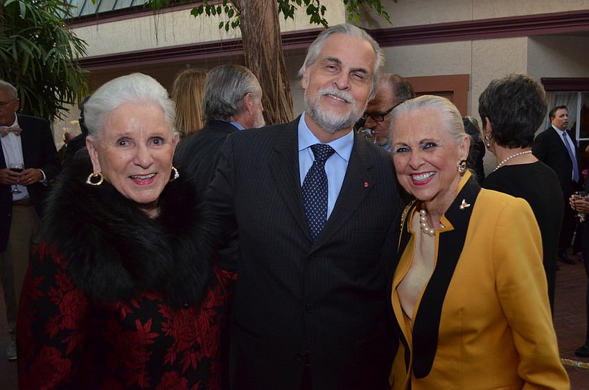 Jo Ann Frye, Sarasota Opera Artistic Director Victor DeRenzie and Jeanne Auten
