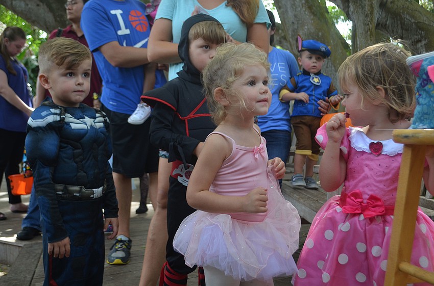 Weston Elken, Brantley Elken, Lily Higgins, Estella Stroth,  and  all wait in line to get a balloon animal.
