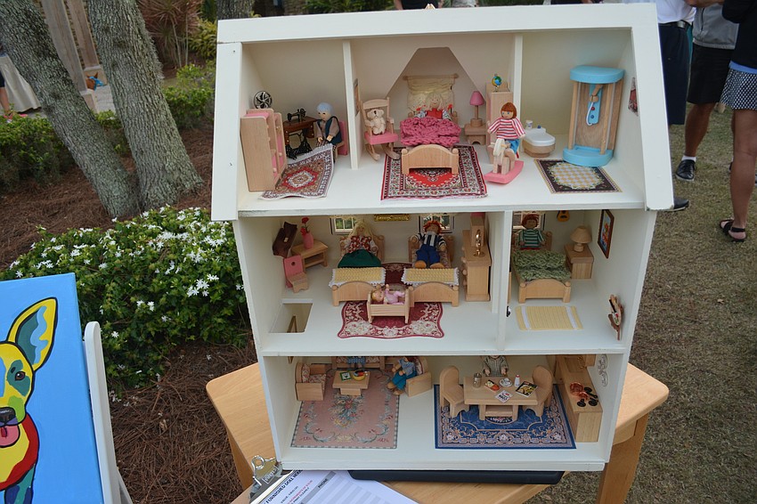 While the golfers didn't bring their children to the tournament, they could have bid on a dollhouse to bring home.