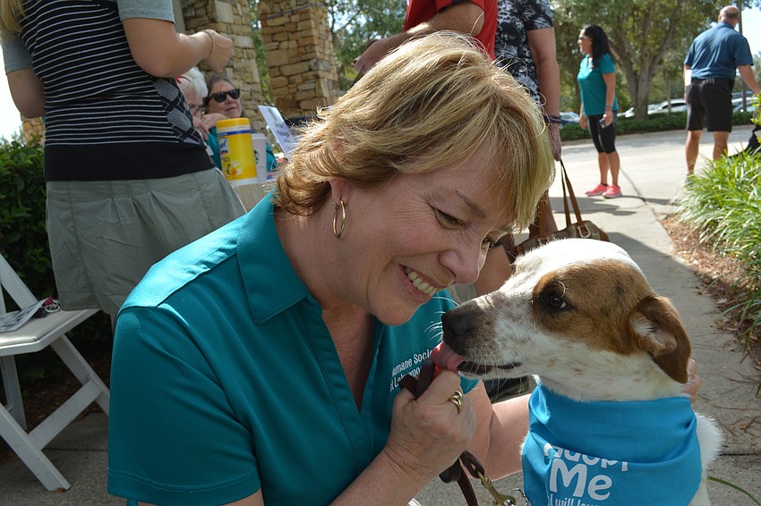 Cindy Skarda visits with Charlie, a 1-year-old Setter mix.
