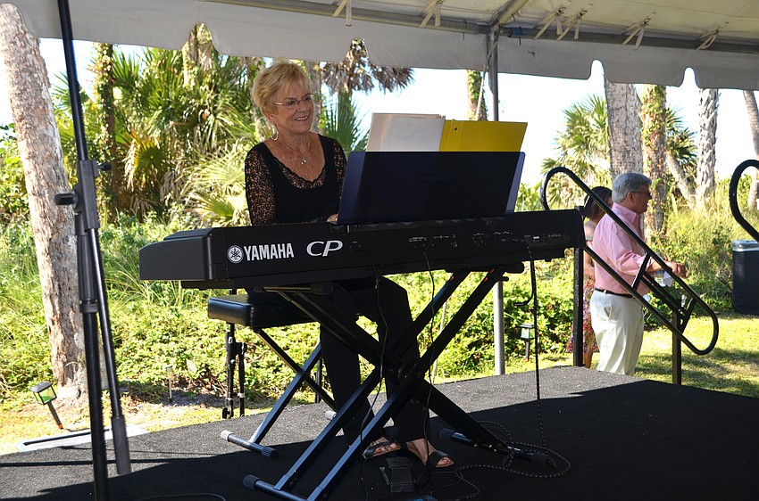 Accompanist Lee Dougherty Ross performs for the crowd.