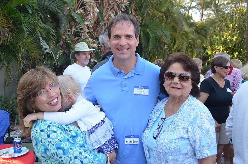 Wilhelmine, Anneliese and Martin Rometsch with Josefina Weise