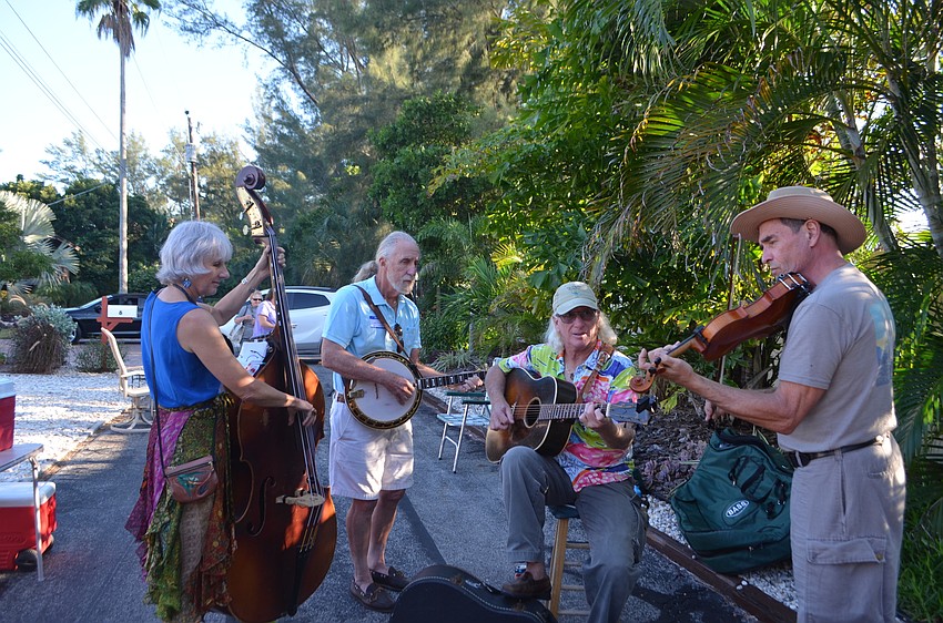 Carolyn and Ron Wedekind, Howie Banfield and Steve Vermillion performed bluegrass music during the 