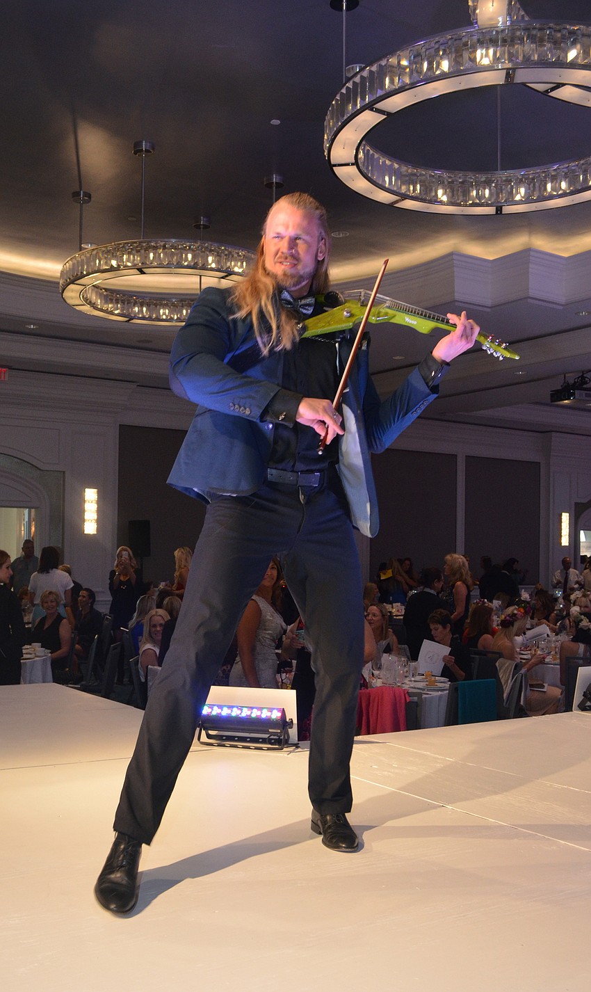 Electric violinist Jared Burnett performs for attendees before lunch.
