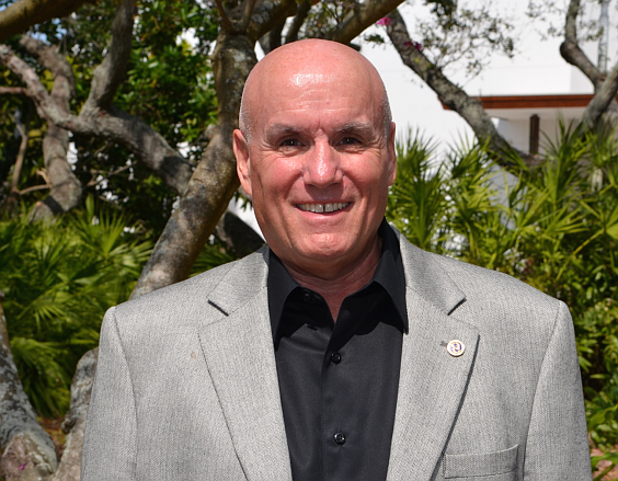 Longboat Key Mayor Jack Duncan, recovering from a quadruple bypass, has resigned as District 2 commissioner. File