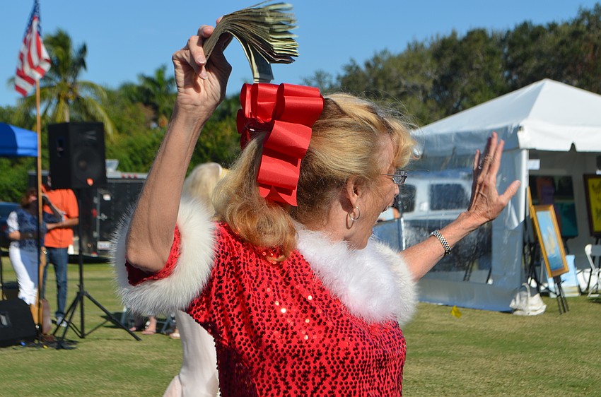 Lynn Larson waits for Ann Maloney to claim the $2,073 she won from the “Edith Barr Dunn Memorial 50/50 Raffle.”