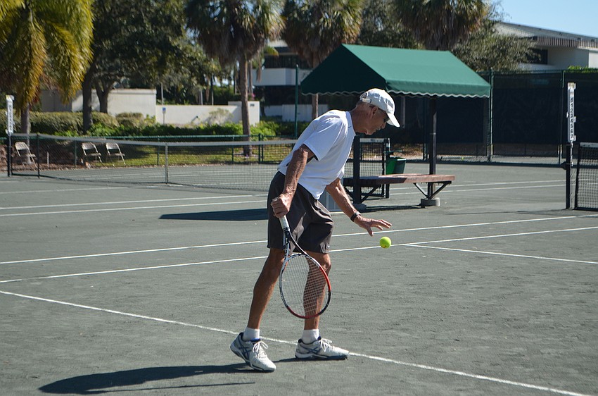 Frank Hagelshaw prepares to serve during the men’s 75 singles final match.