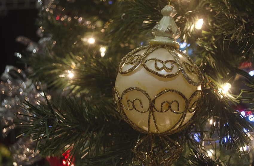 Residents decorated the community Christmas tree.