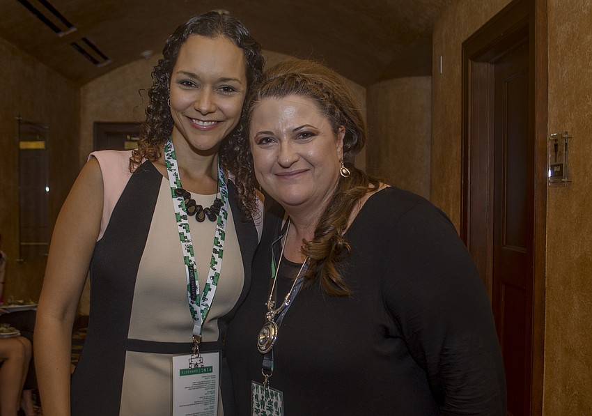 Jessica Ackles, Julie Cruz