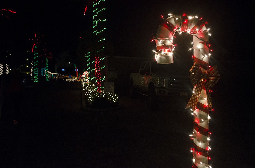 Siesta Dunes lined their drive with holiday lights.